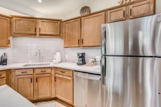 Laurelwood Condominiums 211 - 5