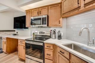 Laurelwood Condominiums 211 - 4