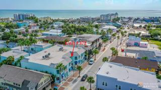 ON Flagler Avenue! Dog Friendly with Balcony and Parking Walk to the Beach! - New Smyrna Beach - 5