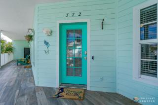 ON Flagler Avenue! Dog Friendly with Balcony and Parking Walk to the Beach! - New Smyrna Beach - 1