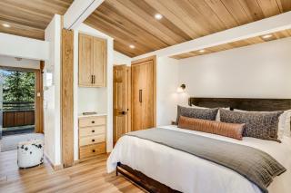 Laurelwood Condominiums 415 - 1