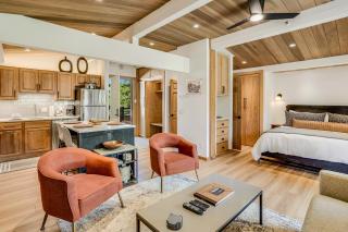 Laurelwood Condominiums 415 - 2