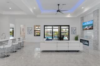 Southern Exposure Heated Pool, Villa Tranquility by the Seas- Roelens Vacations - Cape Coral - 3
