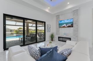 Southern Exposure Heated Pool, Villa Tranquility by the Seas- Roelens Vacations - Cape Coral - 2