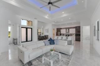 Southern Exposure Heated Pool, Villa Tranquility by the Seas- Roelens Vacations - Cape Coral - 1
