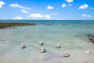 Mahogany Bay Resort and Beach Club, Curio Collection - 8