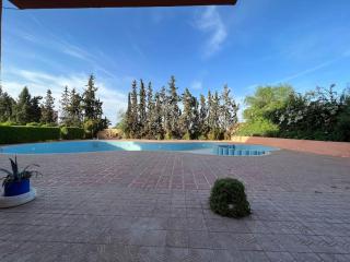 Charmant logement avec piscine et parking gratuit - 2