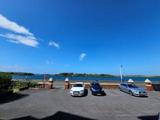 Avondale,2 bed lakeside on the Promenade, free parking & wifi - 6