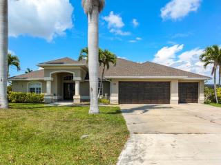 Tropical Paradise Getaway - Cape Coral - 0
