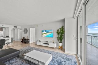 CENTRAL UNIT WITH OCEAN & CITY VIEW CLUB AT BRICKELL BAY - Miami - 9