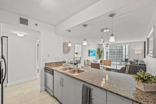 CENTRAL UNIT WITH OCEAN & CITY VIEW CLUB AT BRICKELL BAY - Miami - 5