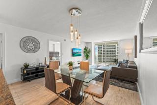 CENTRAL UNIT WITH OCEAN & CITY VIEW CLUB AT BRICKELL BAY - Miami - 4