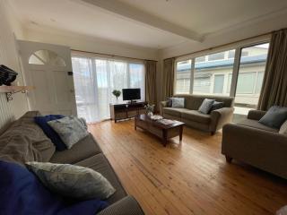 Breeze Beach Shack - 4BR retreat with ocean glimpse - 4