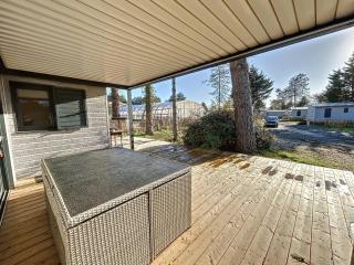 Chalet cosy avec terrasse, 6 couchages, piscine chauffée, proche plage et commerces - FR-1-361-477 - Jullouville-les-Pins - 3