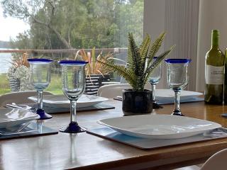 Absolute lakefront house - enjoy the sunrise - Budgewoi - 5