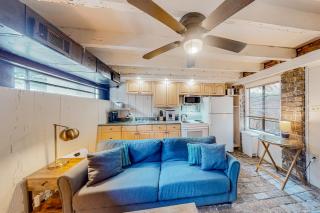 The Carriage House - 8