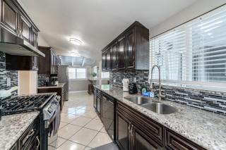 Disneyland Dream Villa 5 Bedroom 3 Bath Theater Games Pool Table - Anaheim - 3
