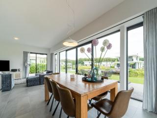 16p spacious villa on the water in Zeewolde - 1
