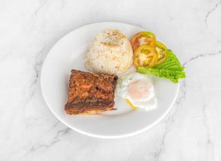 King Arts Bed and Breakfast with WiFi and Netflix! Near Bluemoon and Angelfields - Silang - 9