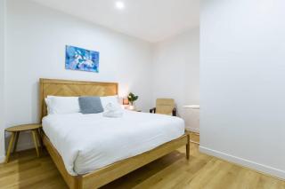 A Coveted Collins Street Pad with Parking - 4