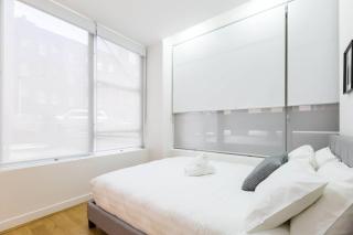 A Coveted Collins Street Pad with Parking - 3