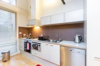 New York Lofted CBD Retreat with Pool and Parking - 4