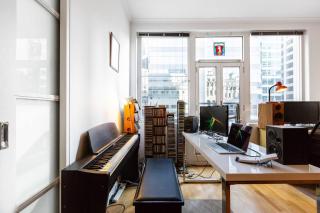 'Sweet Symphony' Central CBD Music Lover's Abode - 7