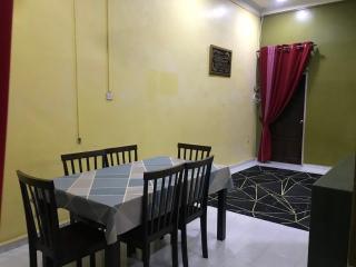SAHMURA HOMESTAY 1 at GONG BADAK - 2
