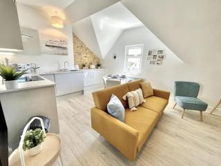 Stunning Beachside Luxury Porthcawl 1 bedroom Apt, Parking, Prime Location - Porthcawl - 0