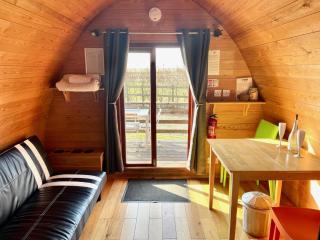 MegaPod 1 at Lee Wick Farm Cottages & Glamping - Clacton-on-Sea - 4