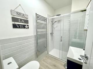 Lush Porthcawl Coney Beach 2 bedroom apt, Spacious, Parking, Prime Location - 7