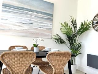 Lush Porthcawl Coney Beach 2 bedroom apt, Spacious, Parking, Prime Location - Porthcawl - 1