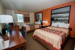 Super 8 by Wyndham Altoona - Altoona - 8