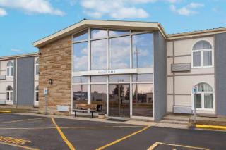 Travelodge by Wyndham Sarnia - 9