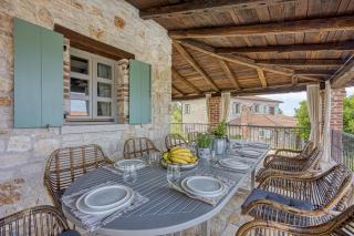 Villa Amyra With Pool - Happy Rentals - 9
