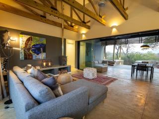 Lavish villa in Hoedspruit with hot tub - 9