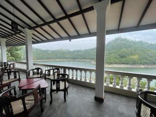Blue Waters Edge Hotel - Haragama - 3