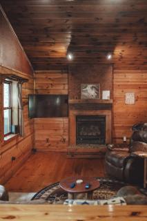 Great Frontier Cabin at American Heartland Cabins - Rockbridge - 1