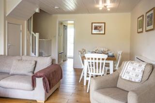 Isis Lakes 67, Wren Lodge - 2