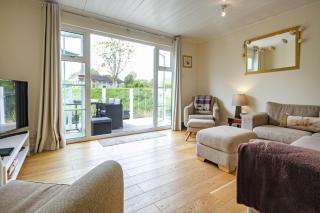 Isis Lakes 67, Wren Lodge - 4