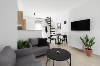 Elliot Neapoli, Athens - 3