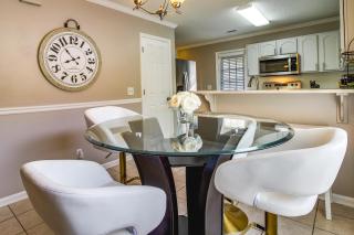 Soothing Savannah Townhome with Patio! - Savannah - 4