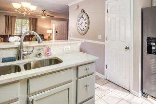 Soothing Savannah Townhome with Patio! - Savannah - 1