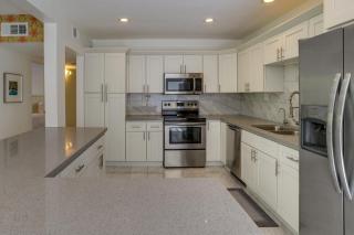 Sunny Palm Springs Townhome with Pool Access! - Palm Springs - 3