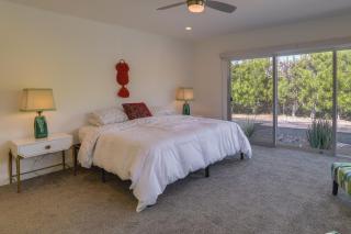 Sunny Palm Springs Townhome with Pool Access! - Palm Springs - 1