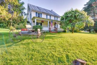 Hop Bottom Home with Private Yard and Fire Pit! - 0