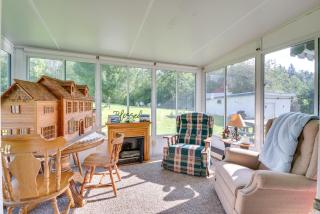 Hop Bottom Home with Private Yard and Fire Pit! - 2