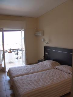 Merope Hotel - Karlovasi - 4