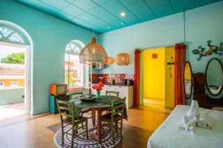 Colorful historical city apartment, Otrobanda - Willemstad - 2