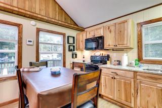 Multi-Level Bonneau Cabin Walk to Lake! - Bonneau - 3